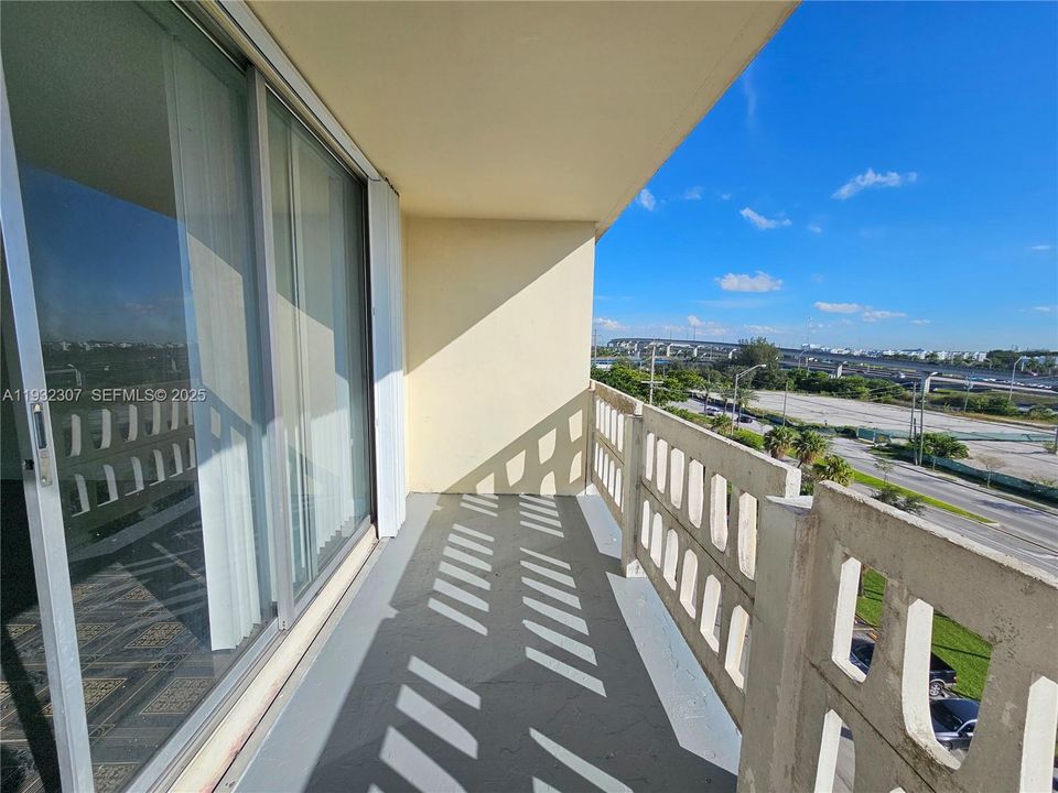 На продажу: $170,000 (1 спален, 1 ванн, 840 Квадратных фут)