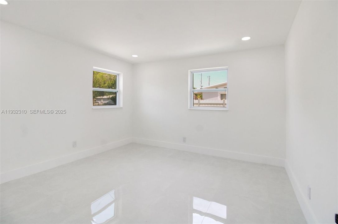 На продажу: $639,999 (5 спален, 3 ванн, 1963 Квадратных фут)