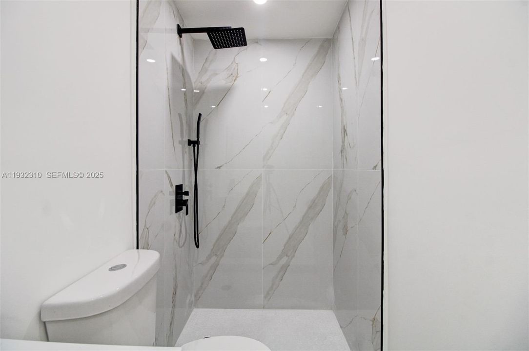 На продажу: $639,999 (5 спален, 3 ванн, 1963 Квадратных фут)