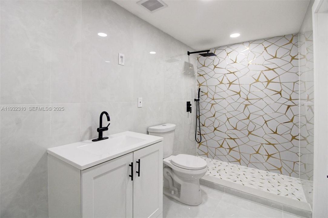 На продажу: $639,999 (5 спален, 3 ванн, 1963 Квадратных фут)