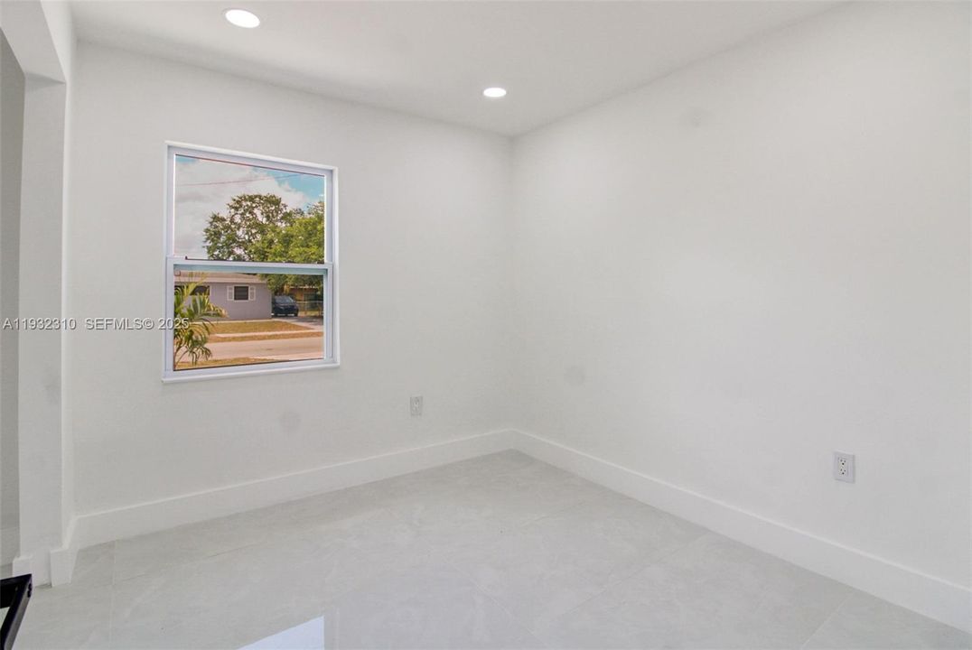 На продажу: $639,999 (5 спален, 3 ванн, 1963 Квадратных фут)