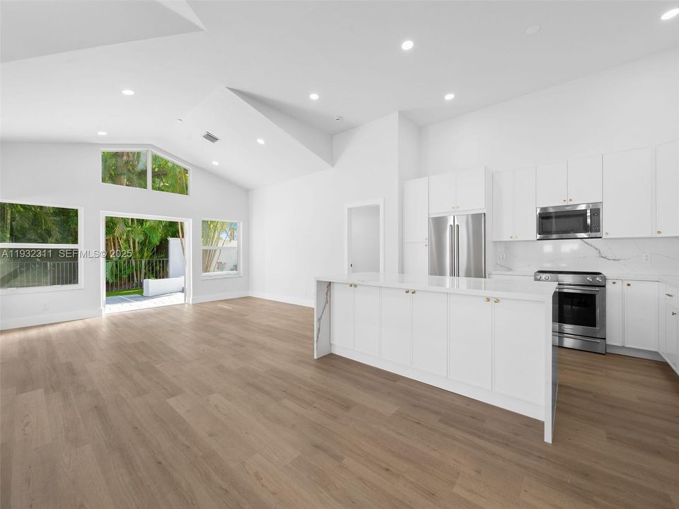 For Sale: $639,999 (3 beds, 3 baths, 1629 Square Feet)