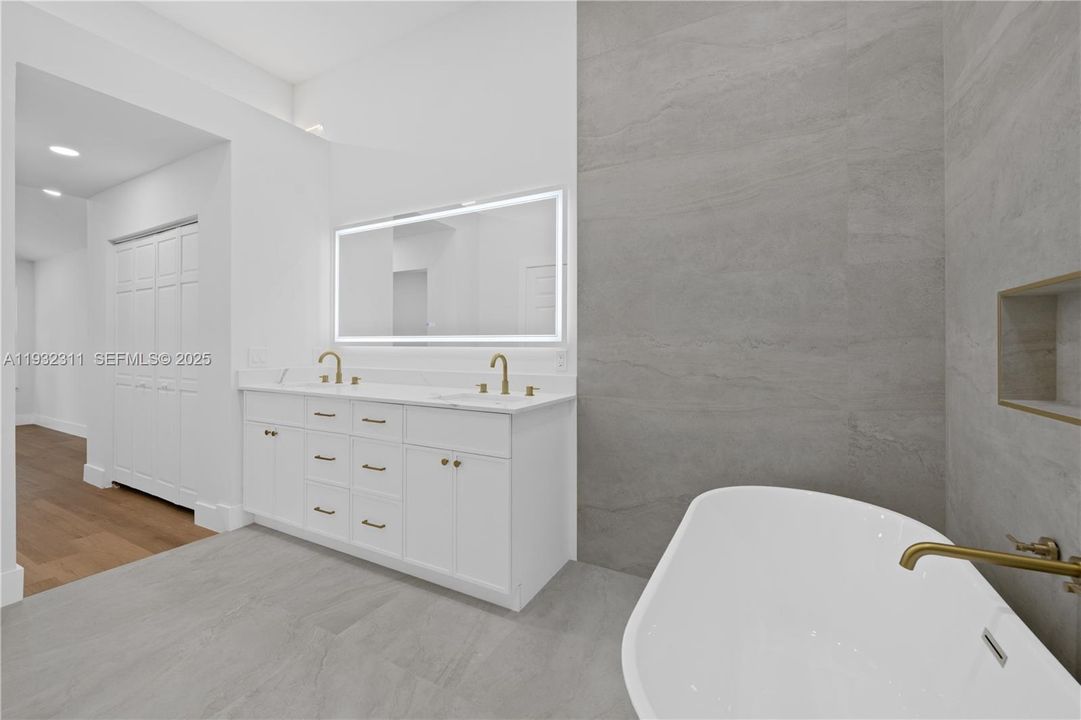 For Sale: $639,999 (3 beds, 3 baths, 1629 Square Feet)