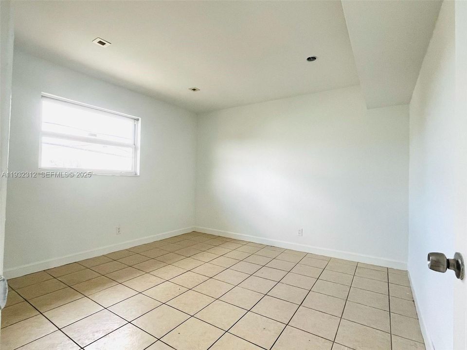 出租: $2,600 (3 贝兹, 2 浴室, 1200 平方英尺)