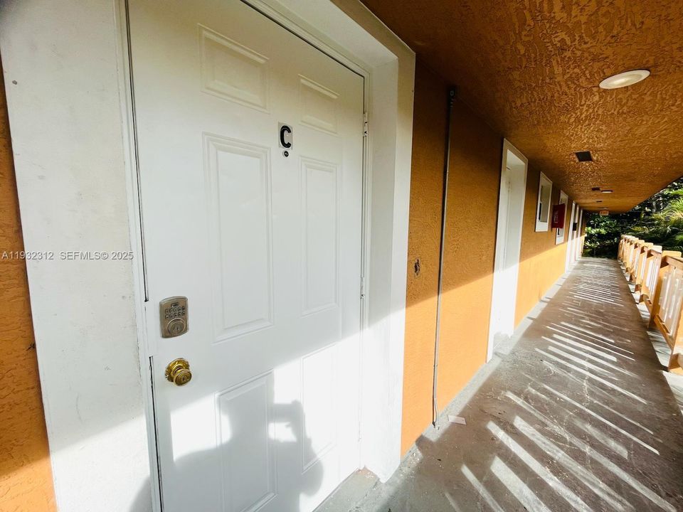 For Rent: $2,300 (3 beds, 2 baths, 1200 Square Feet)