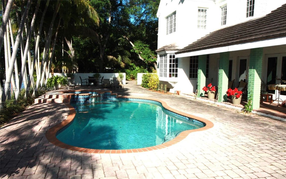 En Venta: $10,900,000 (5 camas, 4 baños, 5704 Pies cuadrados)