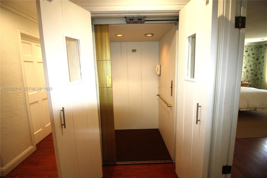 En Venta: $10,900,000 (5 camas, 4 baños, 5704 Pies cuadrados)