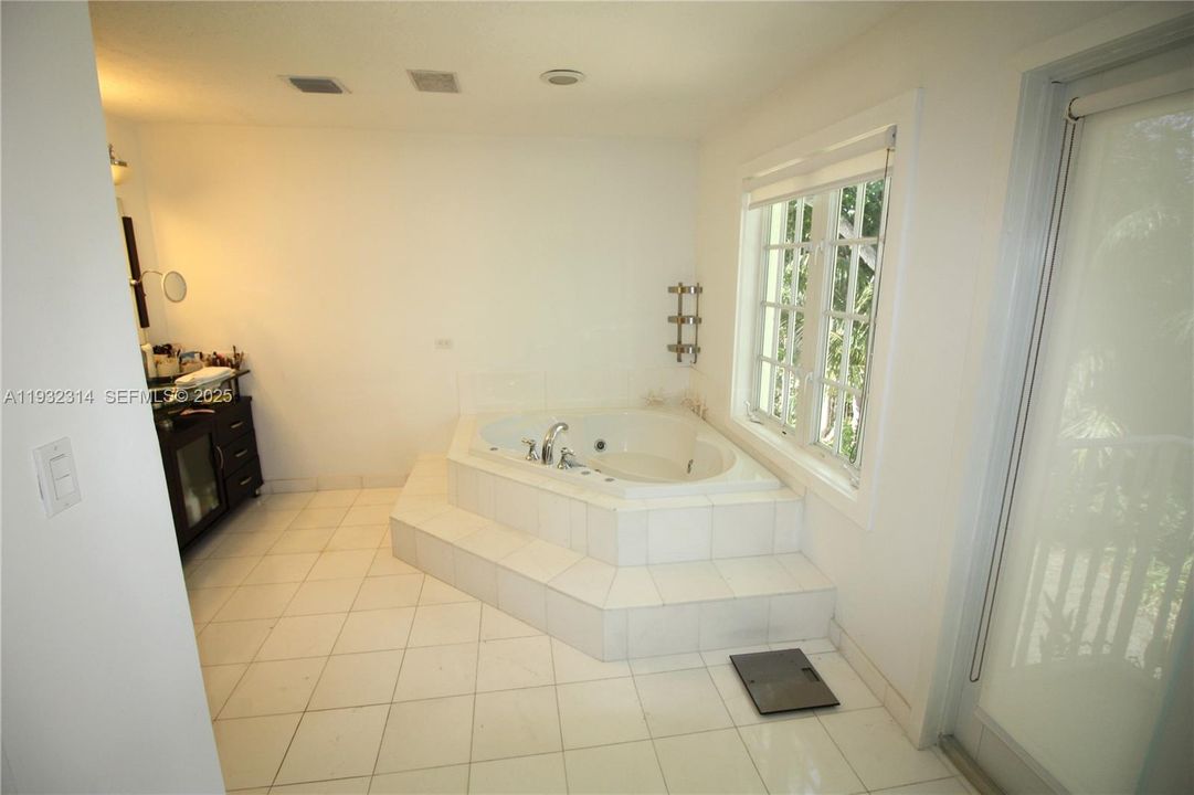 En Venta: $10,900,000 (5 camas, 4 baños, 5704 Pies cuadrados)