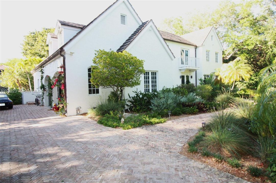 En Venta: $10,900,000 (5 camas, 4 baños, 5704 Pies cuadrados)