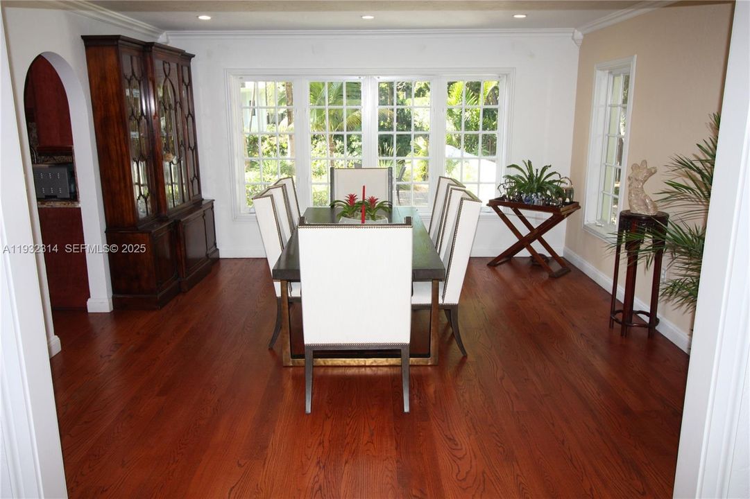 En Venta: $10,900,000 (5 camas, 4 baños, 5704 Pies cuadrados)