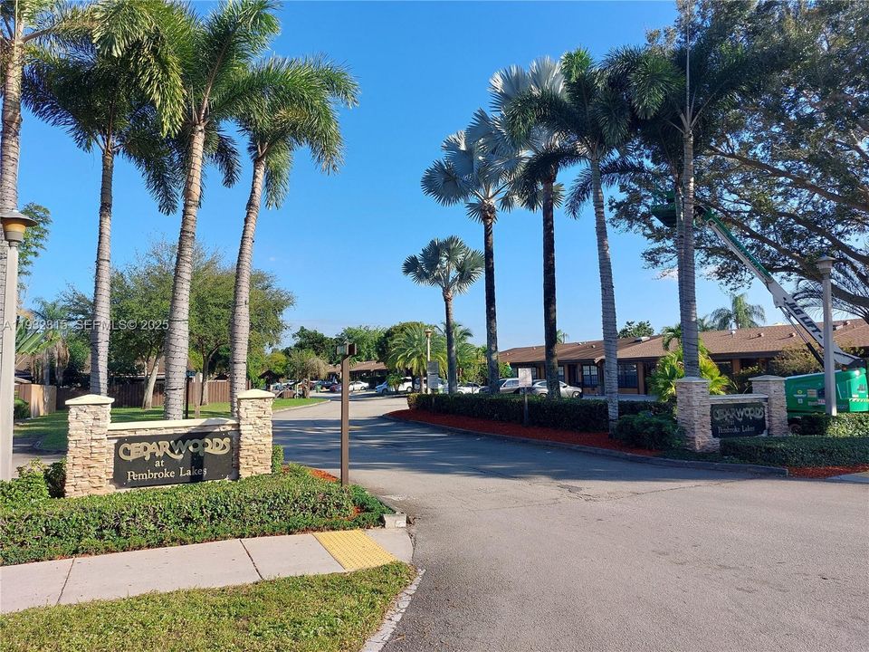 На продажу: $399,000 (2 спален, 1 ванн, 910 Квадратных фут)