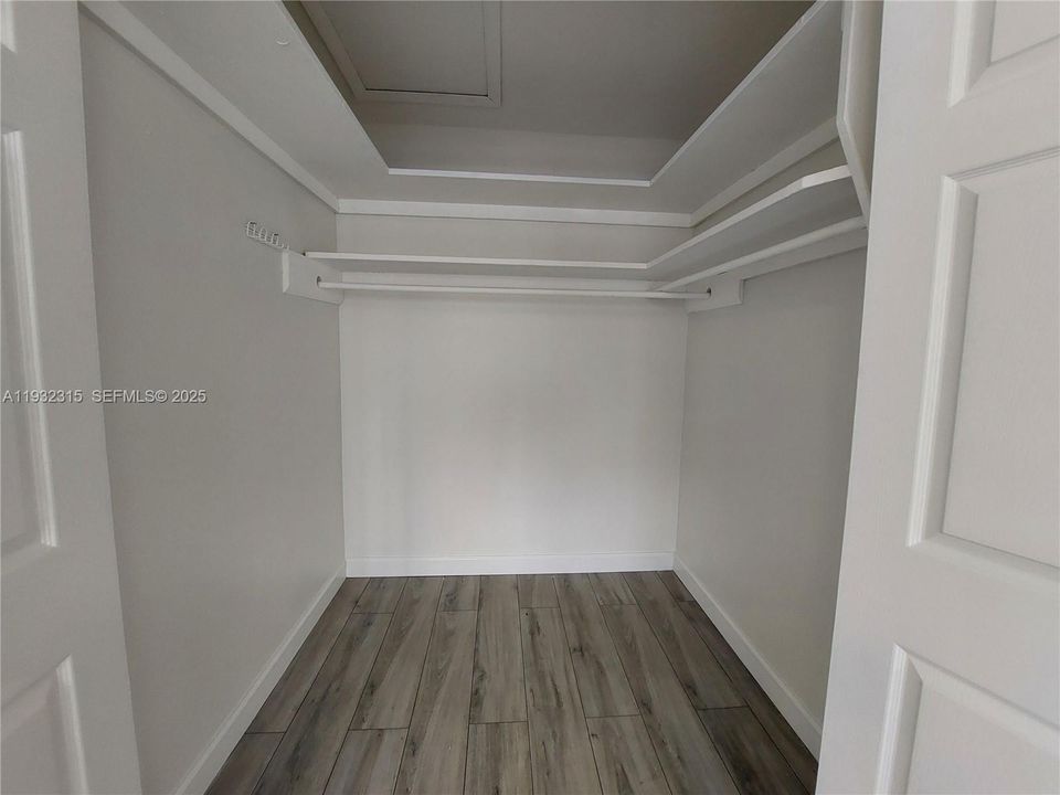 На продажу: $399,000 (2 спален, 1 ванн, 910 Квадратных фут)