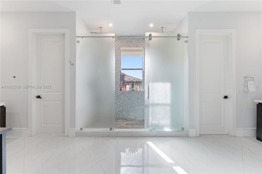 待售: $1,375,000 (5 贝兹, 4 浴室, 3223 平方英尺)