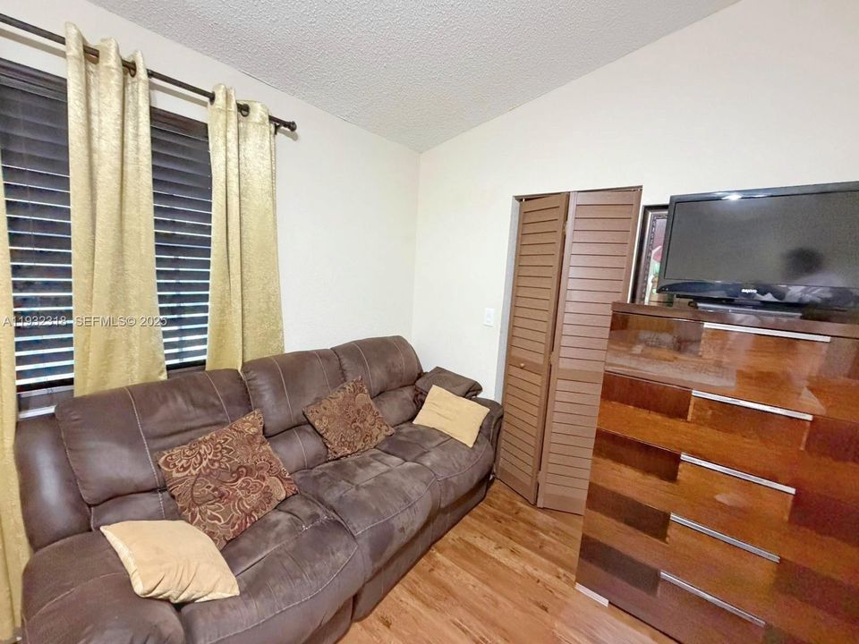 For Sale: $449,950 (3 beds, 2 baths, 1635 Square Feet)