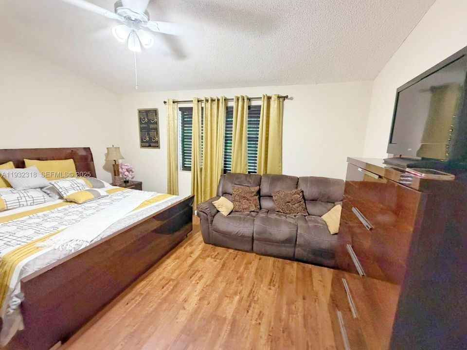 For Sale: $449,950 (3 beds, 2 baths, 1635 Square Feet)