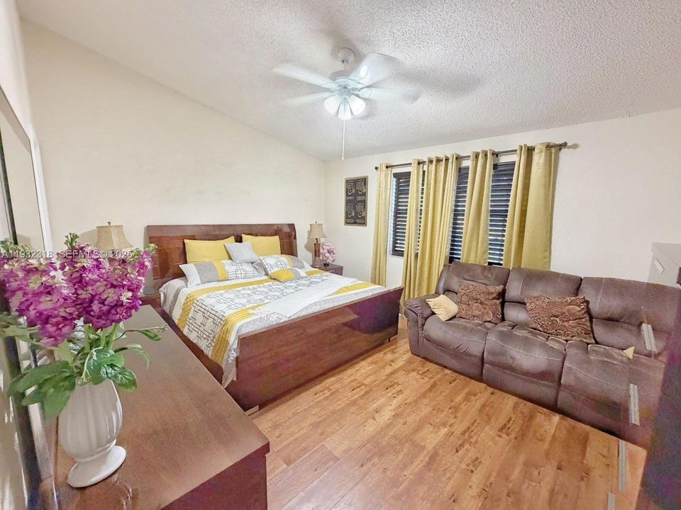 For Sale: $449,950 (3 beds, 2 baths, 1635 Square Feet)