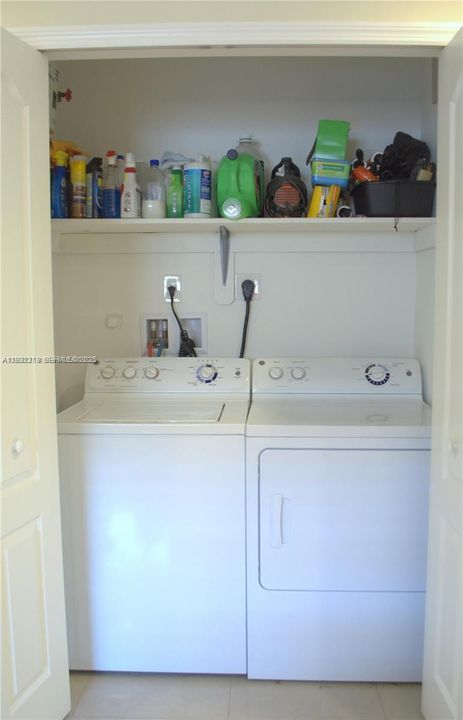 出租: $4,500 (3 贝兹, 2 浴室, 1500 平方英尺)