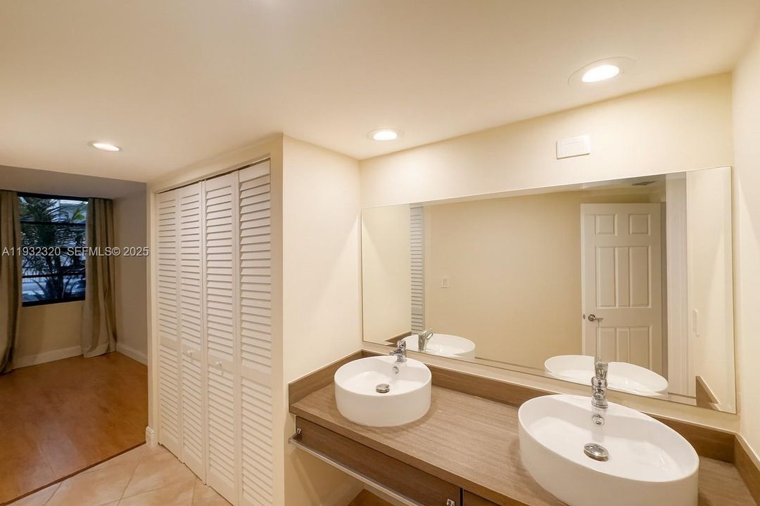 出租: $2,250 (2 贝兹, 2 浴室, 1083 平方英尺)