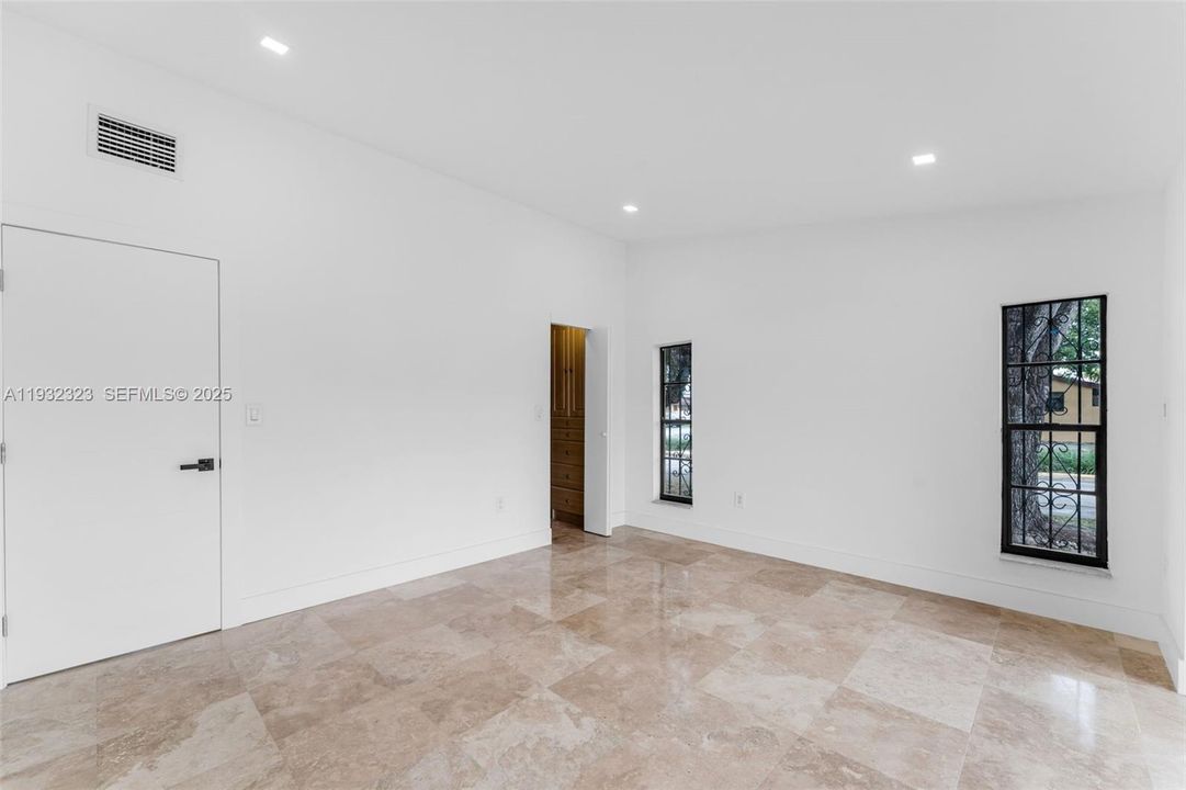 En Venta: $460,000 (2 camas, 1 baños, 1024 Pies cuadrados)