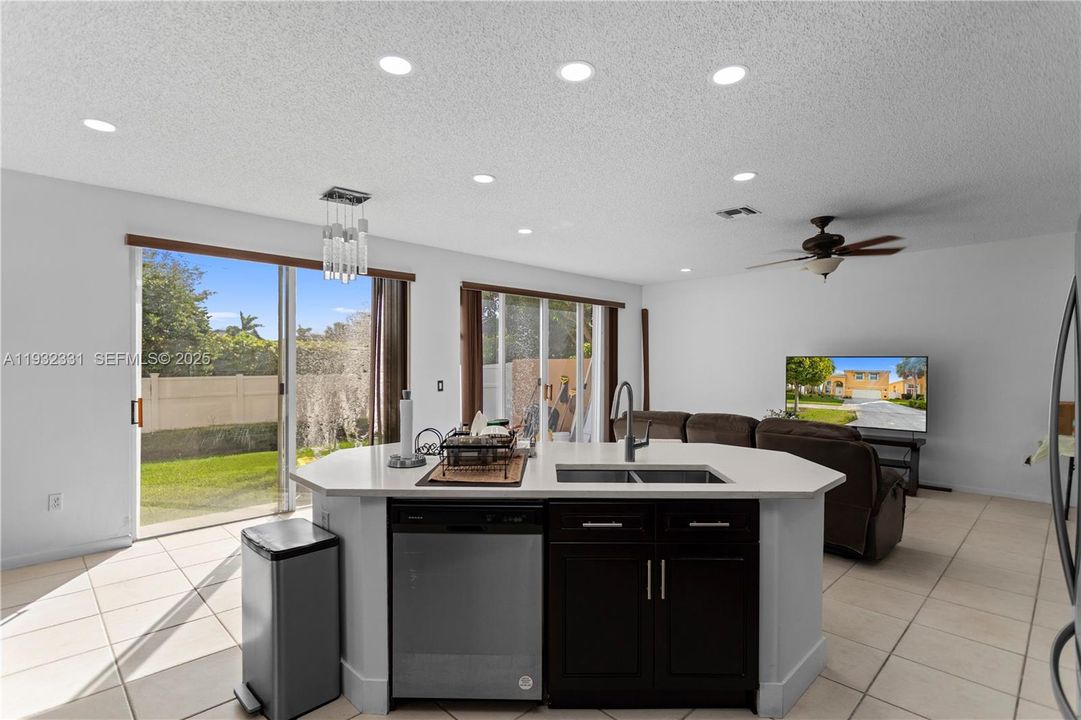 For Sale: $728,000 (4 beds, 2 baths, 2942 Square Feet)