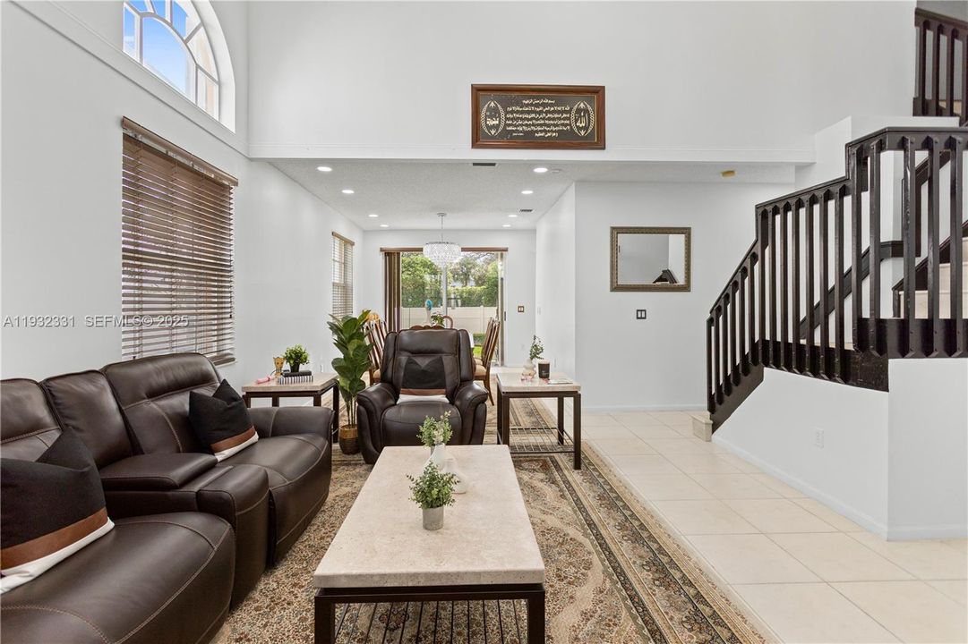 For Sale: $728,000 (4 beds, 2 baths, 2942 Square Feet)