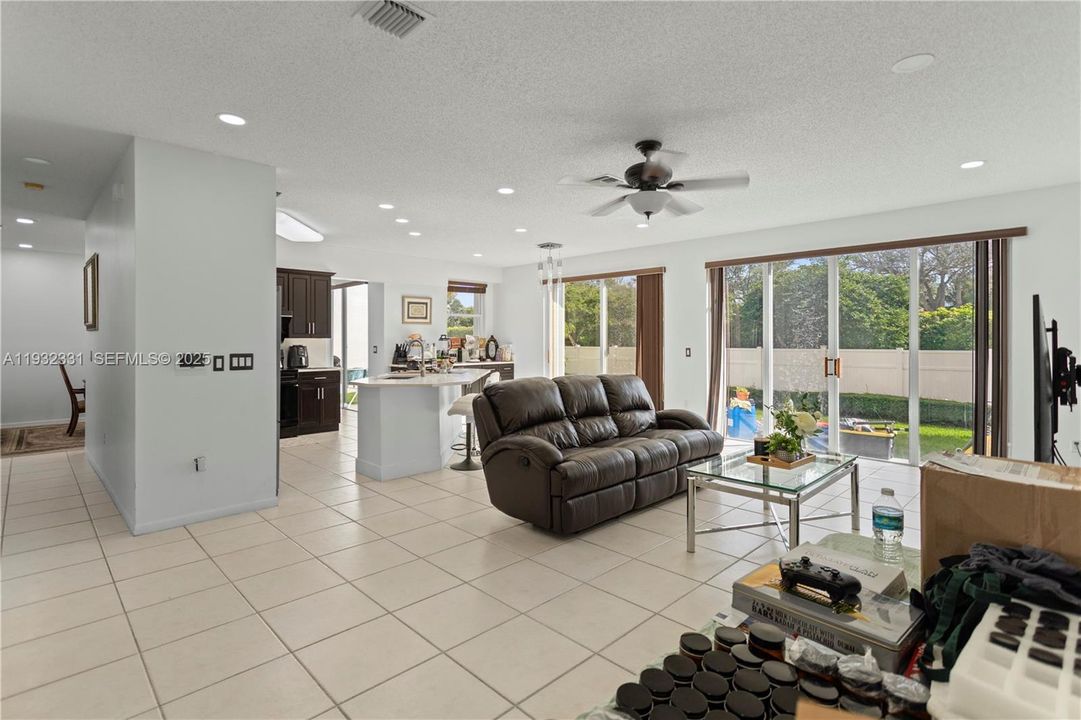 For Sale: $728,000 (4 beds, 2 baths, 2942 Square Feet)