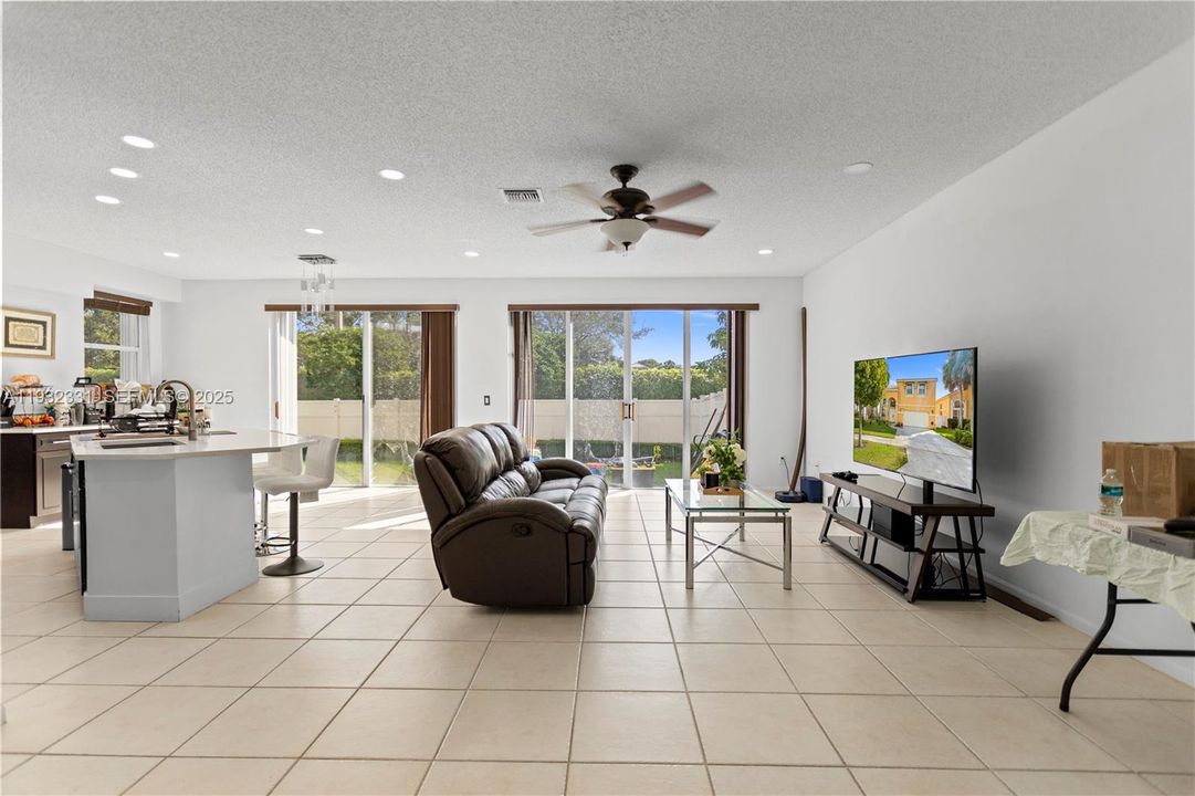 For Sale: $728,000 (4 beds, 2 baths, 2942 Square Feet)