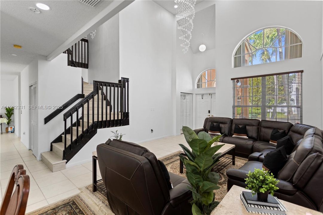 For Sale: $728,000 (4 beds, 2 baths, 2942 Square Feet)