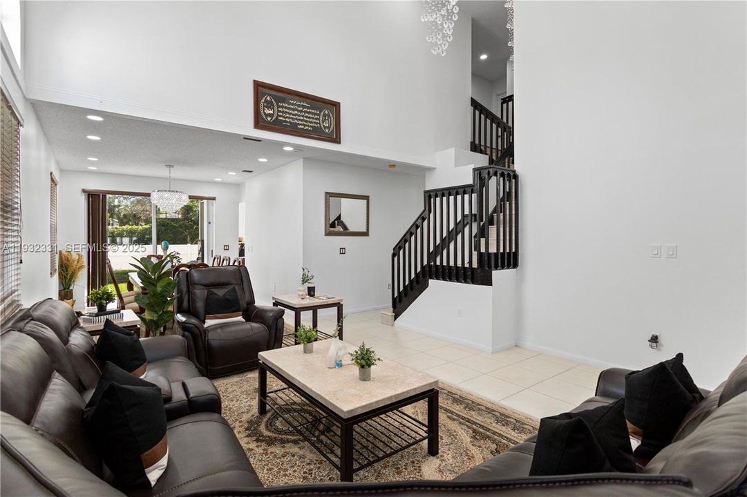 For Sale: $728,000 (4 beds, 2 baths, 2942 Square Feet)