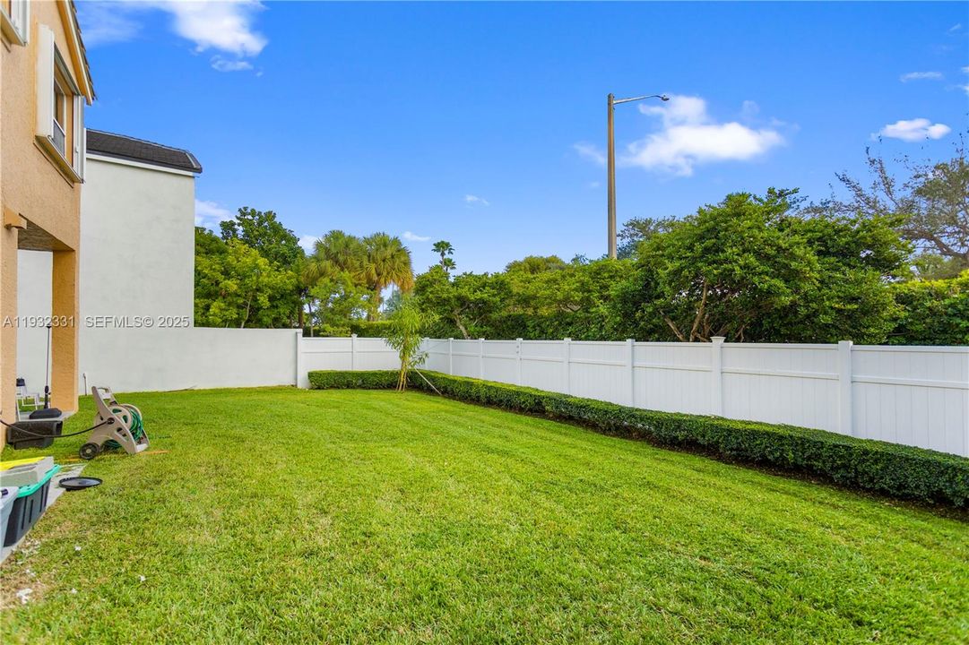 For Sale: $728,000 (4 beds, 2 baths, 2942 Square Feet)