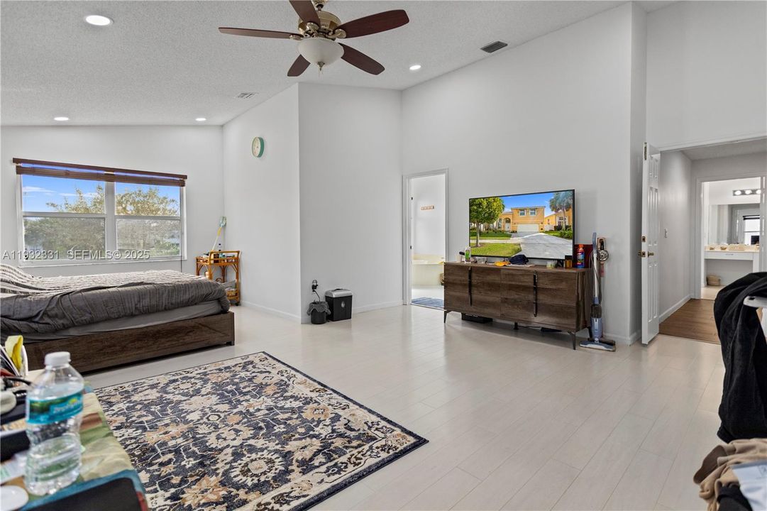 For Sale: $728,000 (4 beds, 2 baths, 2942 Square Feet)