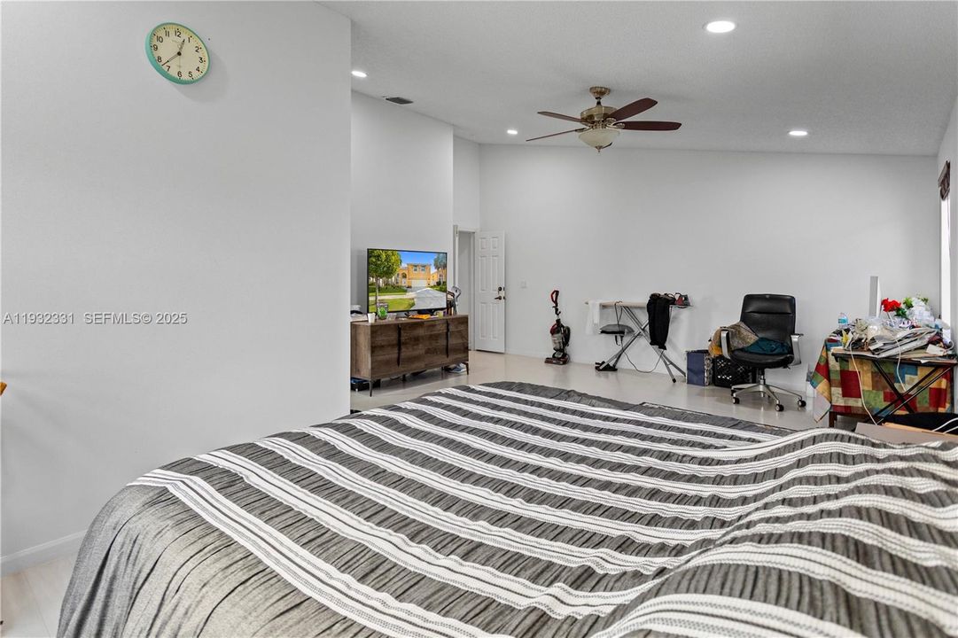 For Sale: $728,000 (4 beds, 2 baths, 2942 Square Feet)