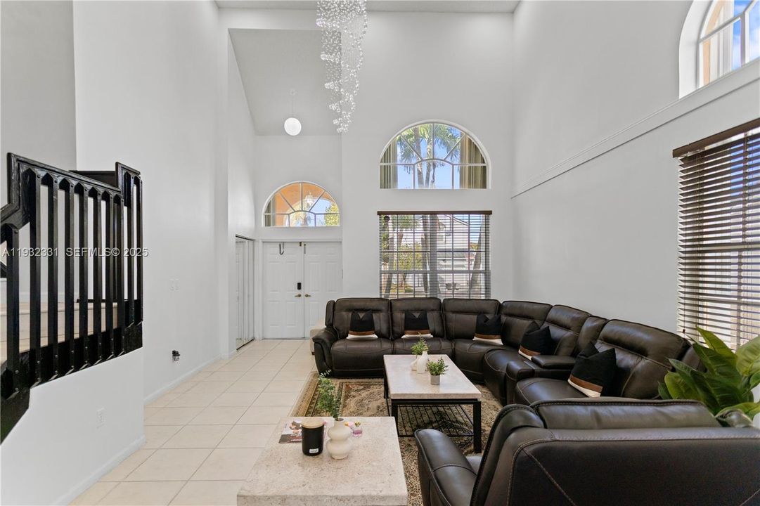 For Sale: $728,000 (4 beds, 2 baths, 2942 Square Feet)