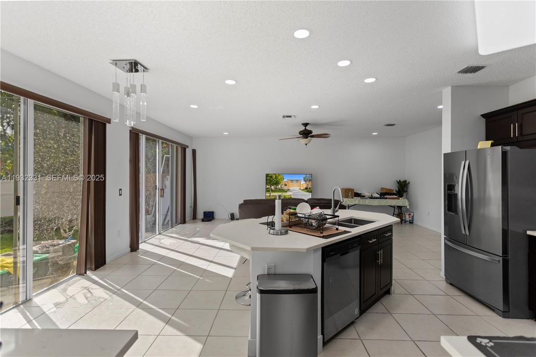 For Sale: $728,000 (4 beds, 2 baths, 2942 Square Feet)