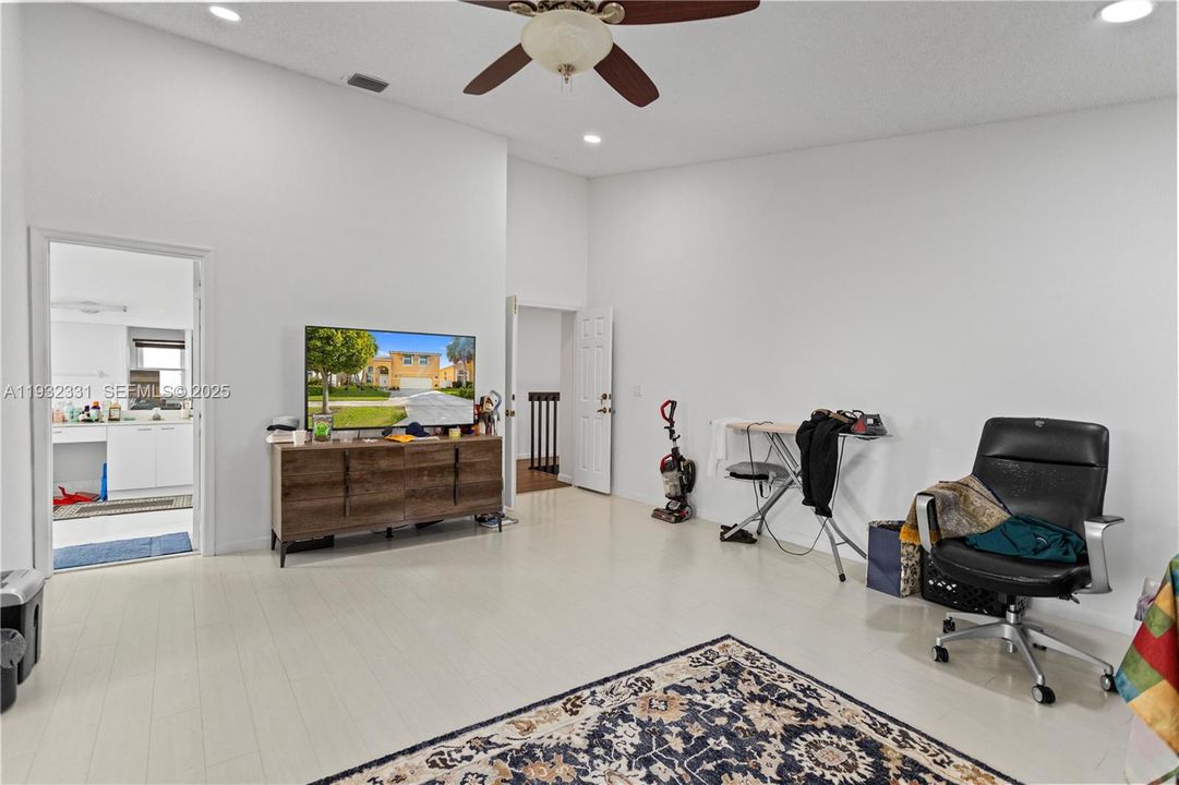 For Sale: $728,000 (4 beds, 2 baths, 2942 Square Feet)