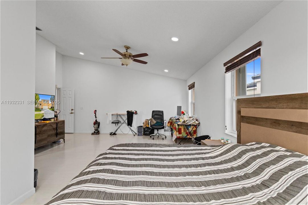 For Sale: $728,000 (4 beds, 2 baths, 2942 Square Feet)