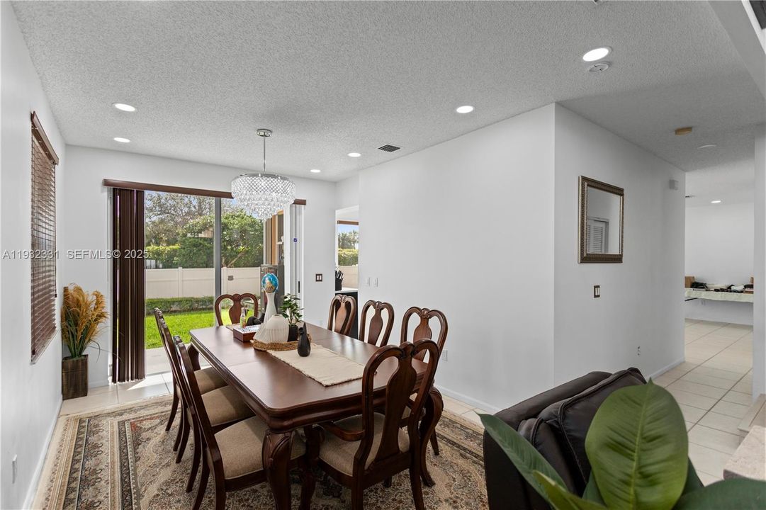 For Sale: $728,000 (4 beds, 2 baths, 2942 Square Feet)