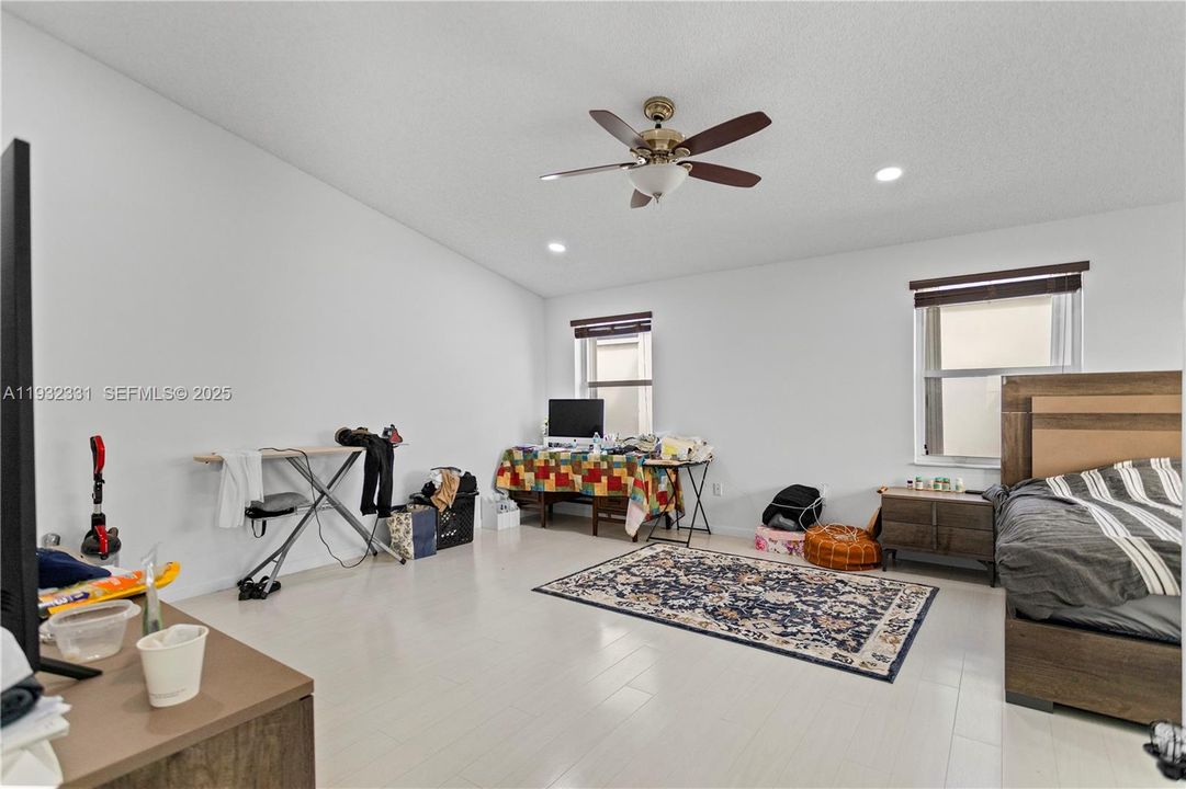 For Sale: $728,000 (4 beds, 2 baths, 2942 Square Feet)