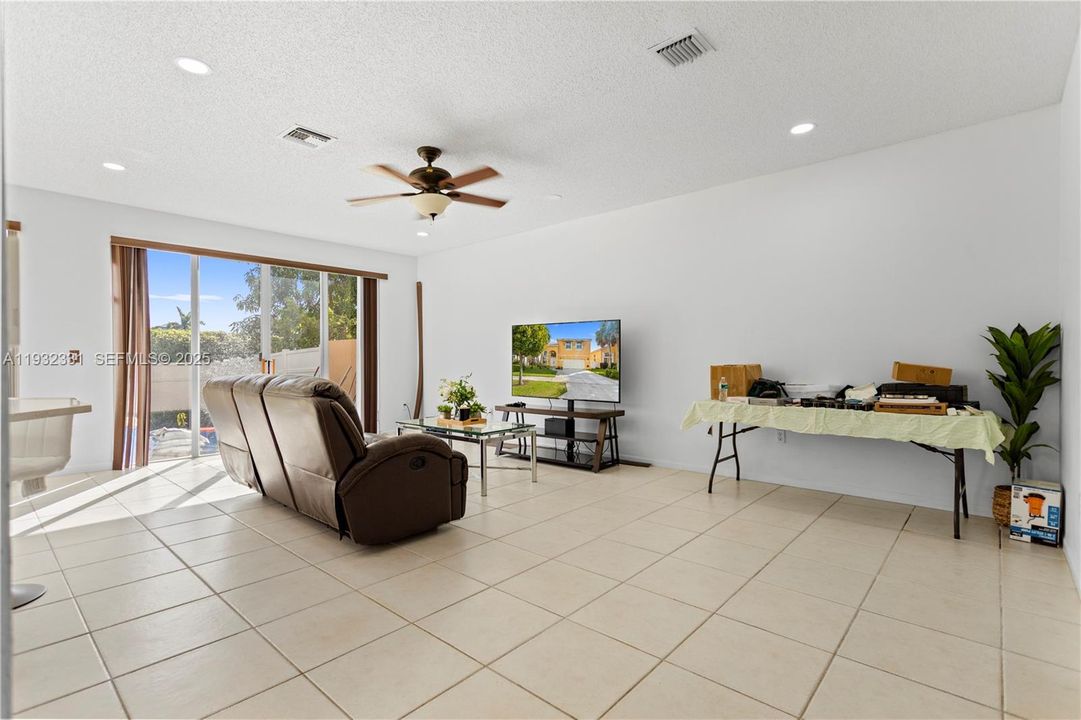 For Sale: $728,000 (4 beds, 2 baths, 2942 Square Feet)