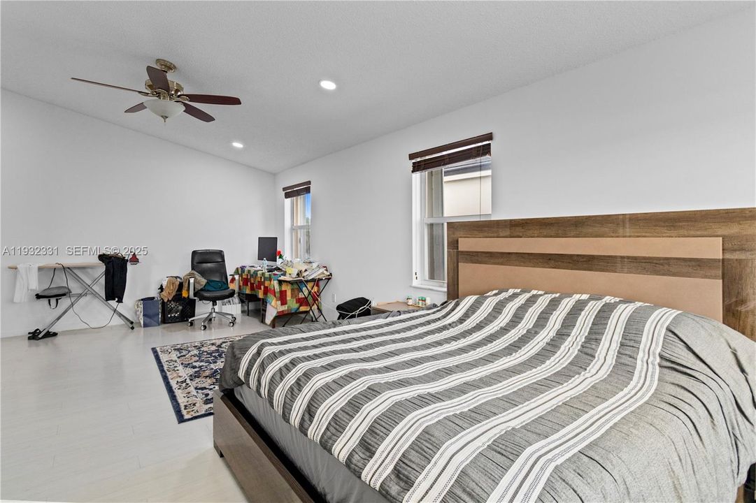 For Sale: $728,000 (4 beds, 2 baths, 2942 Square Feet)