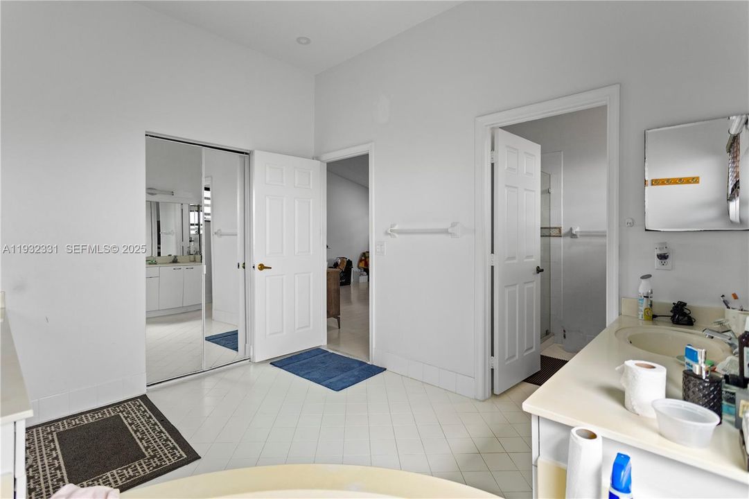 For Sale: $728,000 (4 beds, 2 baths, 2942 Square Feet)