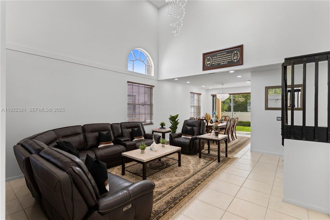 For Sale: $728,000 (4 beds, 2 baths, 2942 Square Feet)