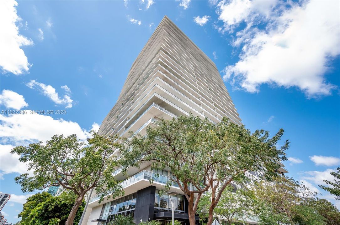 待售: $810,000 (2 贝兹, 2 浴室, 1242 平方英尺)