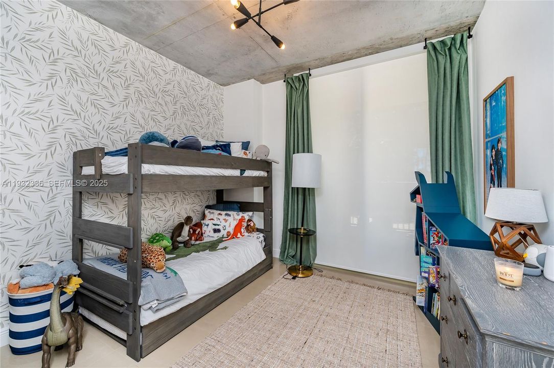 待售: $810,000 (2 贝兹, 2 浴室, 1242 平方英尺)