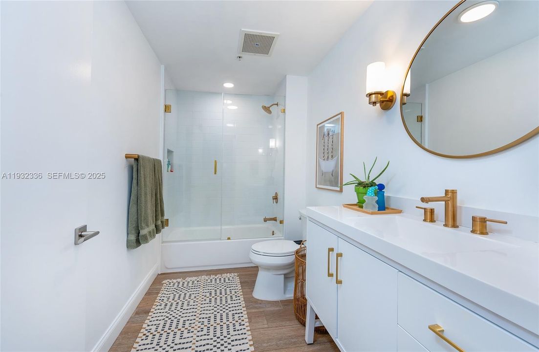 待售: $810,000 (2 贝兹, 2 浴室, 1242 平方英尺)