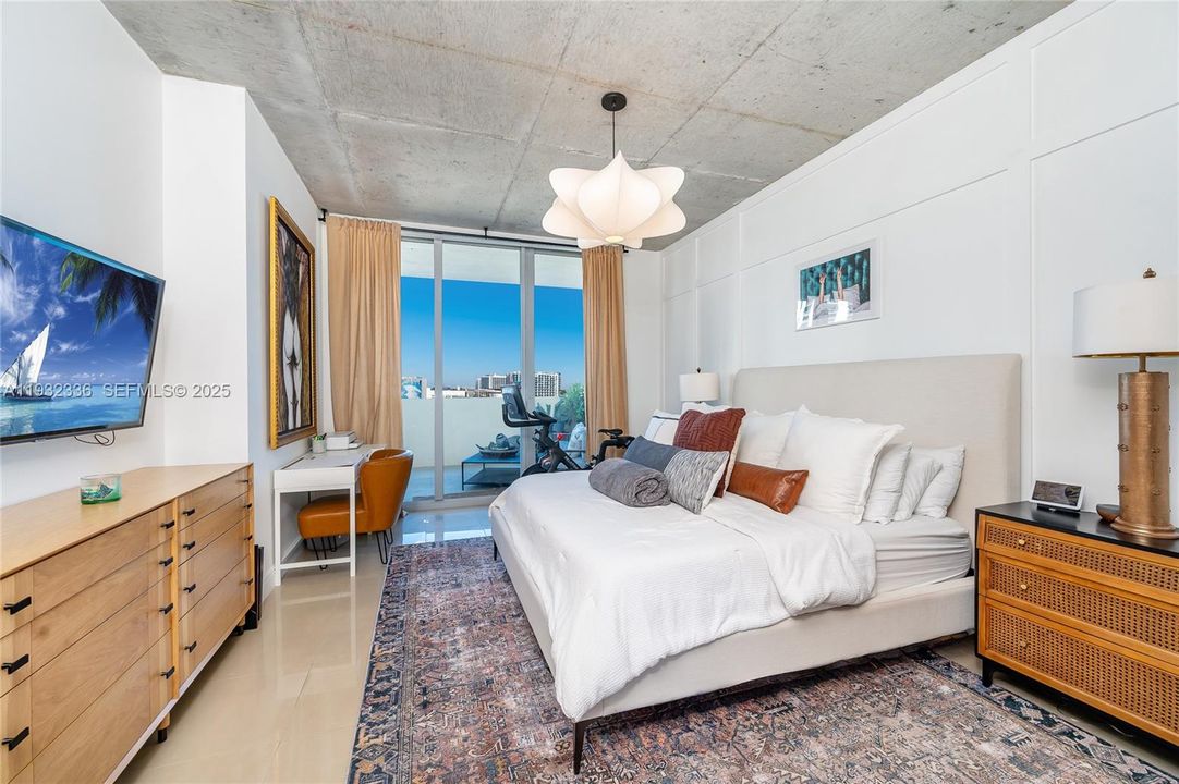 待售: $810,000 (2 贝兹, 2 浴室, 1242 平方英尺)