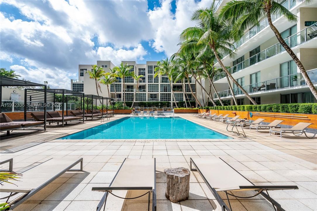 待售: $810,000 (2 贝兹, 2 浴室, 1242 平方英尺)