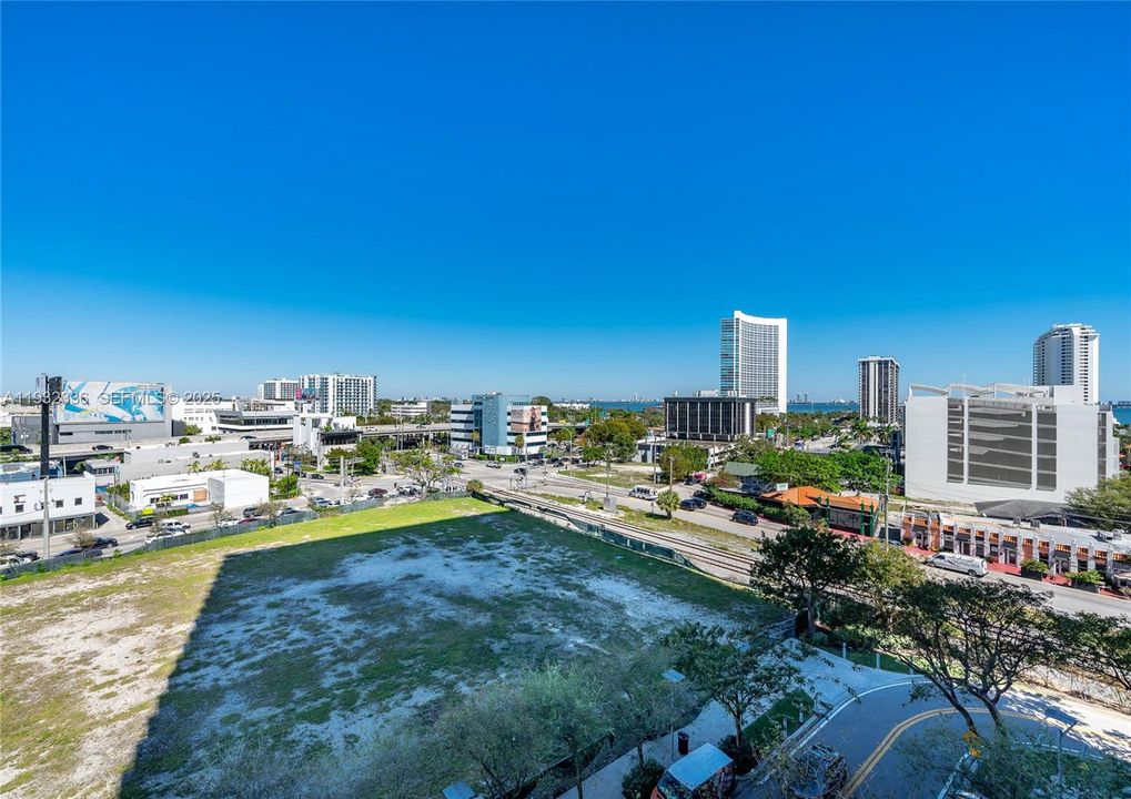 待售: $810,000 (2 贝兹, 2 浴室, 1242 平方英尺)