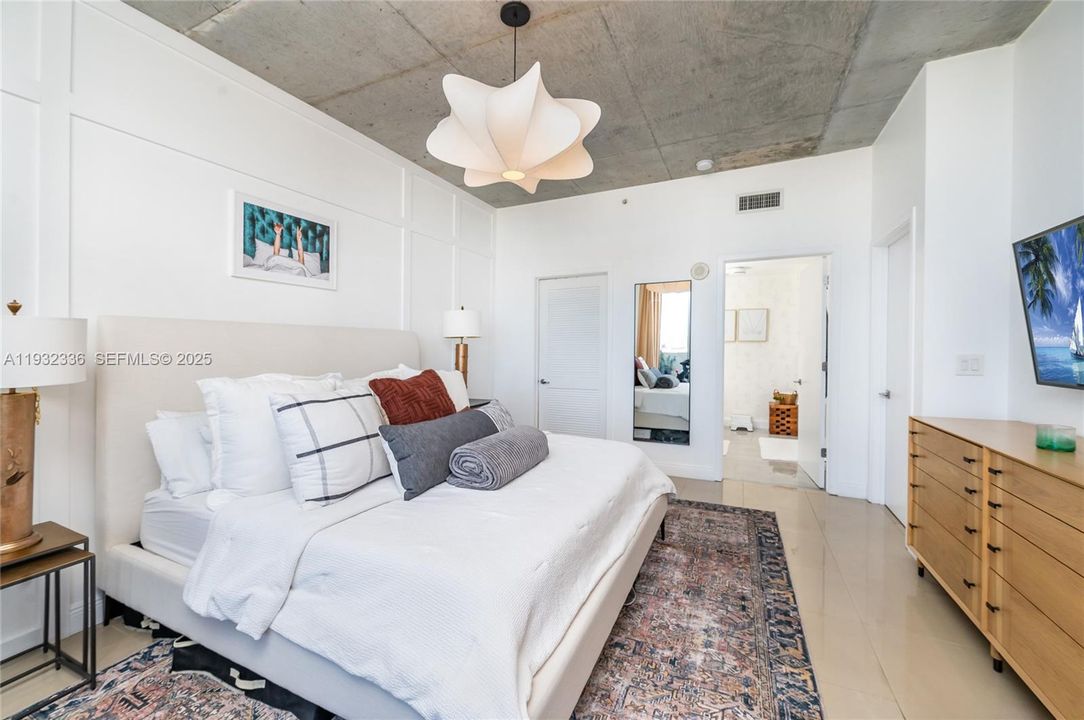 待售: $810,000 (2 贝兹, 2 浴室, 1242 平方英尺)