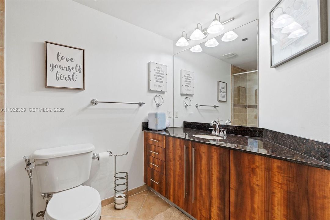 На продажу: $485,000 (2 спален, 2 ванн, 1155 Квадратных фут)